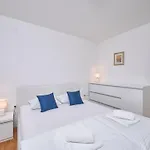 Andrea Mit Stadtblick By Interhome Lejlighed