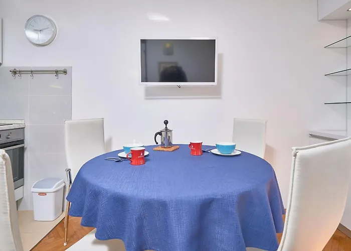 Andrea Mit Stadtblick By Interhome Apartament