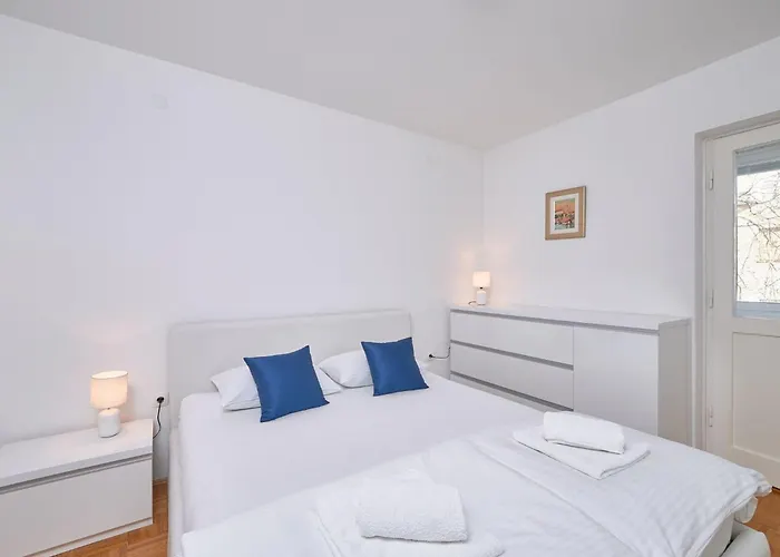 Andrea Mit Stadtblick By Interhome Apartament