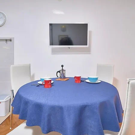Andrea Mit Stadtblick By Interhome דירה