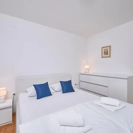 Andrea Mit Stadtblick By Interhome דירה