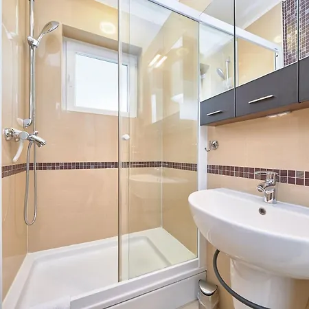דירה Andrea Mit Stadtblick By Interhome