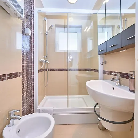 דירה Andrea Mit Stadtblick By Interhome *