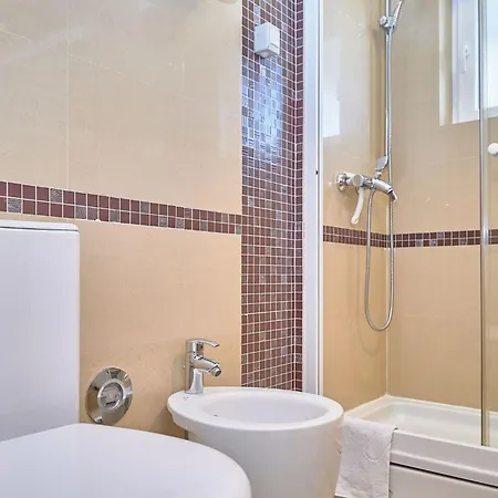 דירה Andrea Mit Stadtblick By Interhome